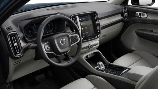2024 Volvo XC40 B5 Ultimate Dark Theme