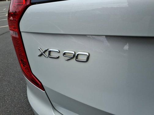 2022 Volvo XC90 T6 Inscription