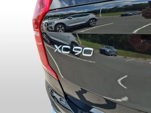 2025 Volvo XC90 B5 Plus