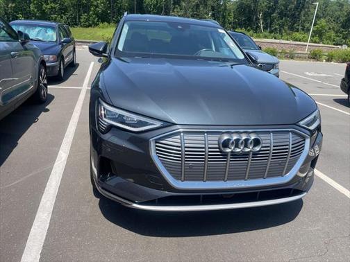 2019 Audi e-tron Premium Plus