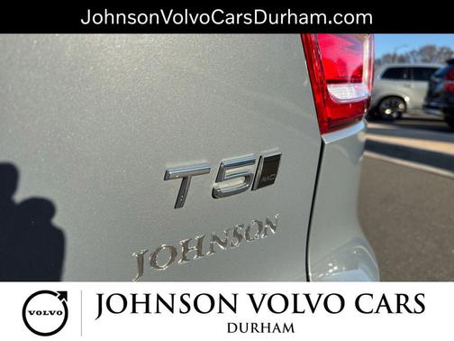 2021 Volvo XC40 T5 Momentum