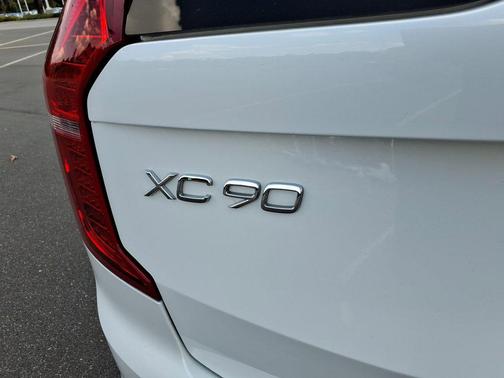 2023 Volvo XC90 Recharge Plug-In Hybrid T8 Plus Bright Theme 7-Seater