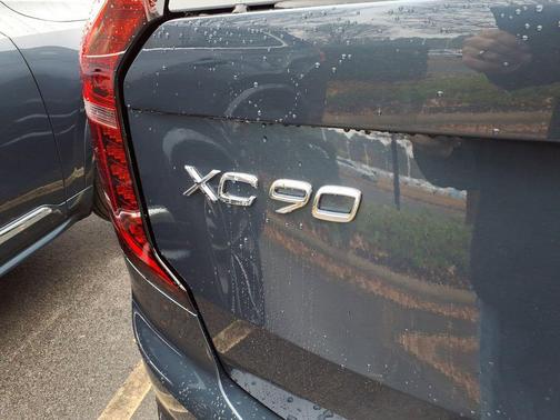 2026 Volvo XC90 B6 Ultra Dark Theme 6-Seater