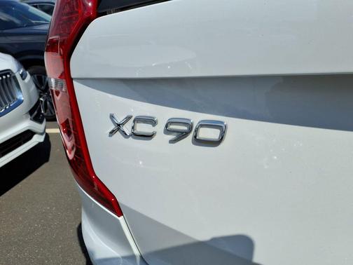 2023 Volvo XC90 B5 Plus