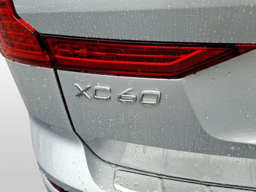 2022 Volvo XC60 Recharge Plug-In Hybrid T8 Inscription Expression