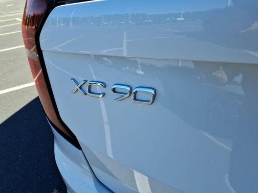 2026 Volvo XC90 B6 Ultra Dark Theme 7-Seater