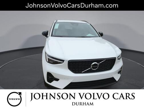 Crystal White 2026 Volvo XC40 Plus, B5 AWD Gas (mild hybrid), Dark