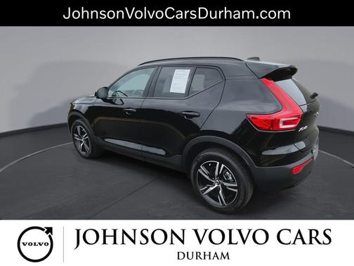 Onyx Black 2026 Volvo XC40 Core, B5 AWD Gas (mild hybrid), Dark