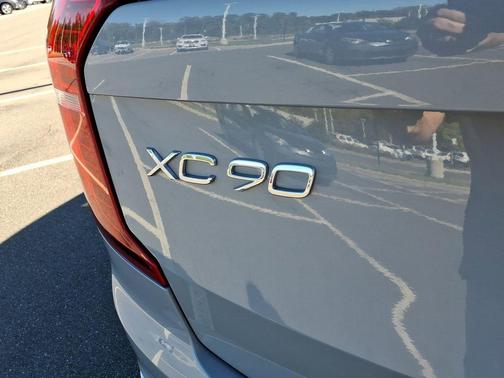 2024 Volvo XC90 B6 Ultimate Bright Theme 7-Seater