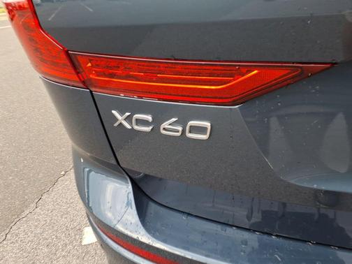 2024 Volvo XC60 B5 Plus Dark Theme