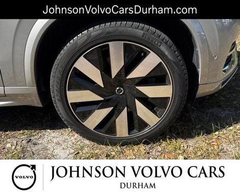 Silver Dawn Metallic 2023 Volvo XC90 Recharge Plug-In Hybrid T8 Ultimate 6-Seater