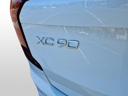 2026 Volvo XC90 B6 Core