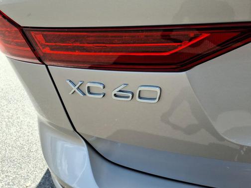 2025 Volvo XC60 B5 Plus