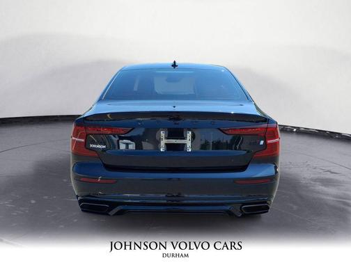 2022 Volvo S60 T5 Momentum