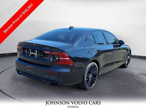 2022 Volvo S60 T5 Momentum