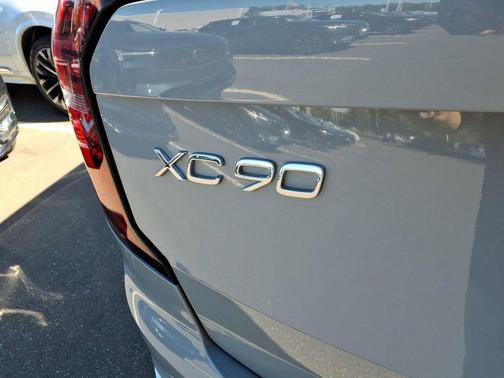2025 Volvo XC90 B6 Plus 7-Seater