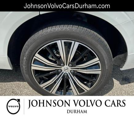 Crystal White Metallic 2023 Volvo XC60 B5 Plus Bright Theme