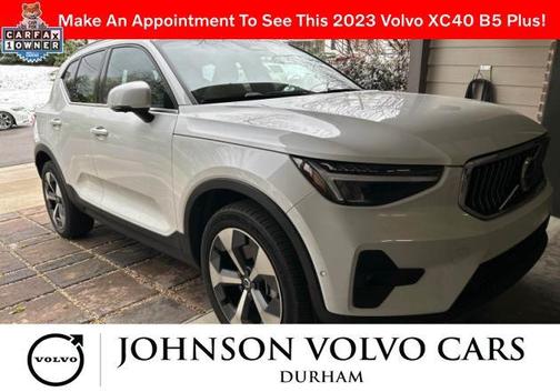 Crystal White Metallic 2023 Volvo XC40 B5 Plus Bright Theme