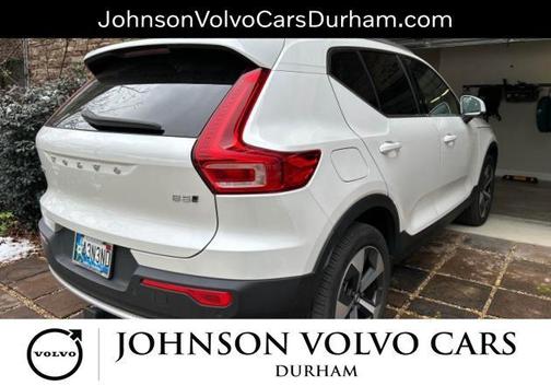 Crystal White Metallic 2023 Volvo XC40 B5 Plus Bright Theme
