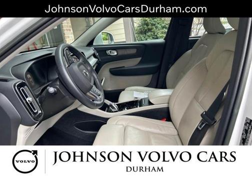 Crystal White Metallic 2023 Volvo XC40 B5 Plus Bright Theme