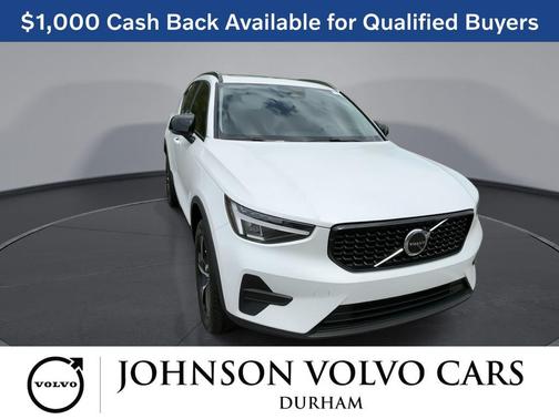Crystal White 2026 Volvo XC40 Core, B4 FWD Gas (mild hybrid), Dark