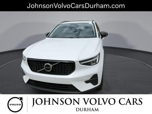 Crystal White 2026 Volvo XC40 Core, B4 FWD Gas (mild hybrid), Dark