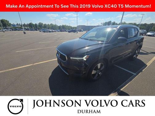 Onyx Black Metallic 2019 Volvo XC40 T5 Momentum