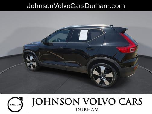 Onyx Black Metallic 2019 Volvo XC40 T5 Momentum