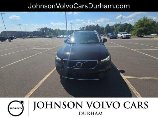 Onyx Black Metallic 2019 Volvo XC40 T5 Momentum