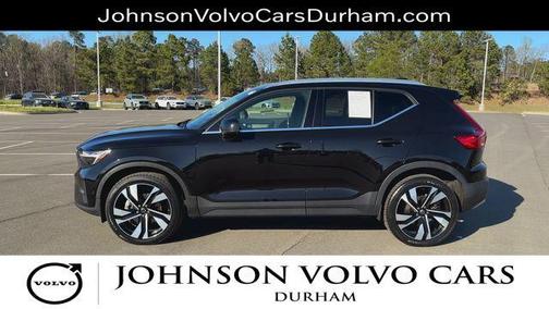 Onyx Black Metallic 2023 Volvo XC40 B5 Plus Bright Theme