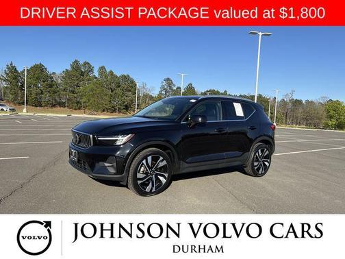 Onyx Black Metallic 2023 Volvo XC40 B5 Plus Bright Theme