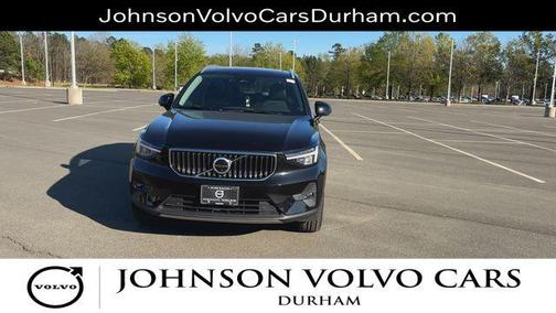 Onyx Black Metallic 2023 Volvo XC40 B5 Plus Bright Theme