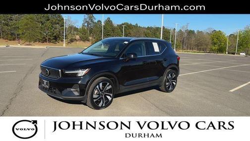 Onyx Black Metallic 2023 Volvo XC40 B5 Plus Bright Theme