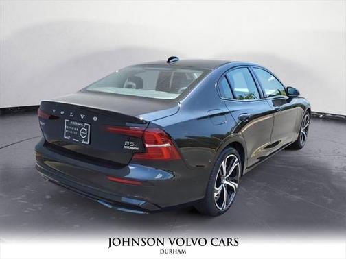 2024 Volvo S60 B5 Ultimate Dark Theme