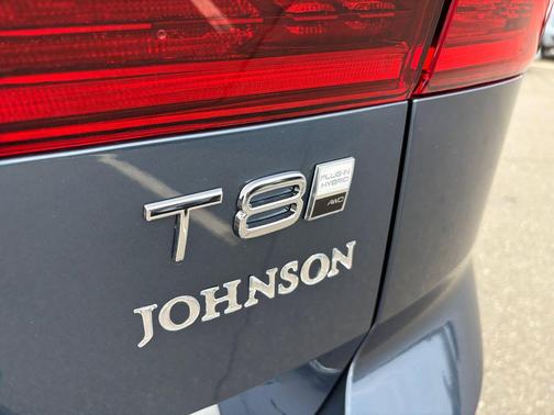 2026 Volvo XC60 Plug-In Hybrid Ultra, T8 AWD Electric/Gasoline, Dark