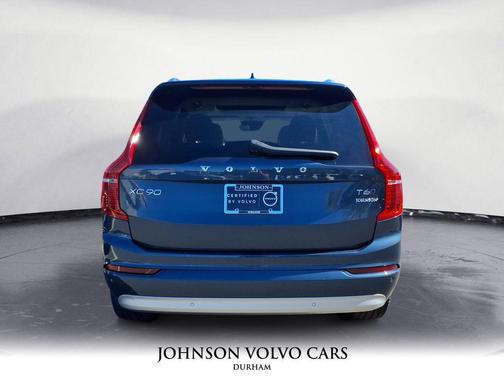 2022 Volvo XC90 T6 Momentum