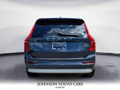 2022 Volvo XC90 T6 Momentum