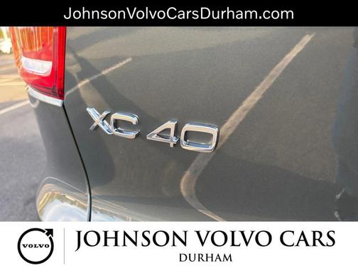 2026 Volvo XC40 Plus, B4 FWD Gas (mild hybrid), Dark