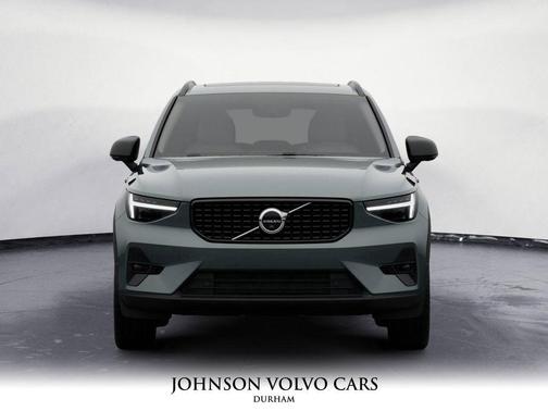 2026 Volvo XC40 Plus, B4 FWD Gas (mild hybrid), Dark
