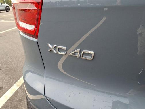 2021 Volvo XC40 T5 R-Design