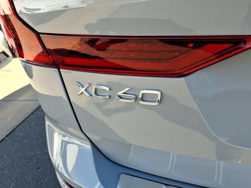 2026 Volvo XC60 Plug-In Hybrid T8 Plus