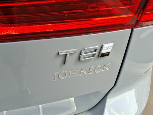 2025 Volvo XC60 Plug-In Hybrid T8 Plus