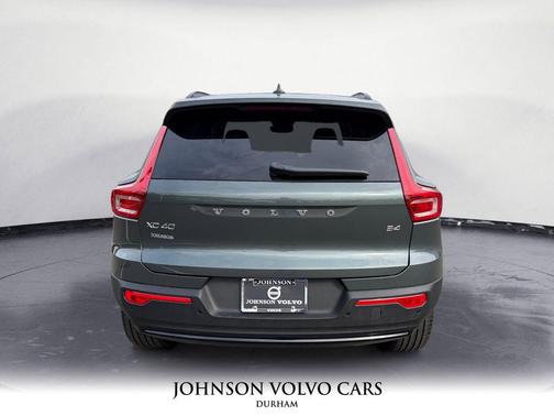 2026 Volvo XC40 Core, B4 FWD Gas (mild hybrid), Dark