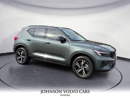2026 Volvo XC40 Core, B4 FWD Gas (mild hybrid), Dark