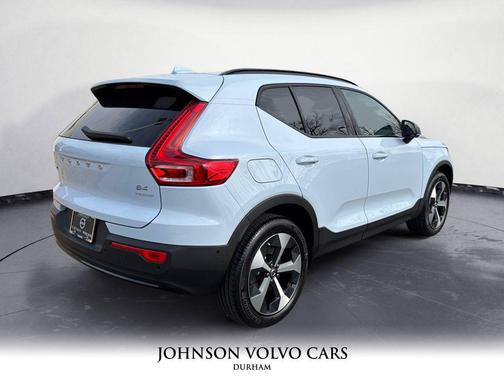 2026 Volvo XC40 Plus, B4 FWD Gas (mild hybrid), Dark