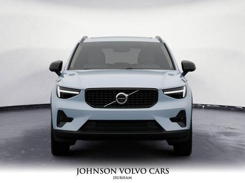 2026 Volvo XC40 Plus, B4 FWD Gas (mild hybrid), Dark