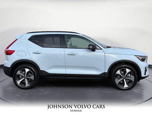 2026 Volvo XC40 Plus, B4 FWD Gas (mild hybrid), Dark