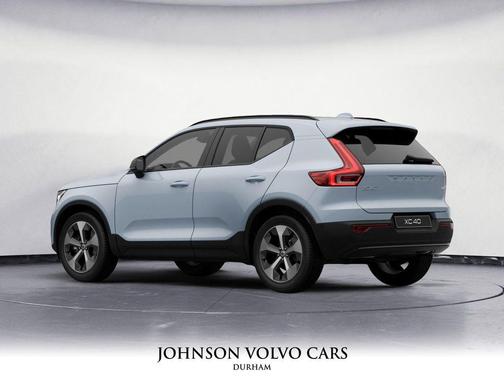 2026 Volvo XC40 Plus, B4 FWD Gas (mild hybrid), Dark
