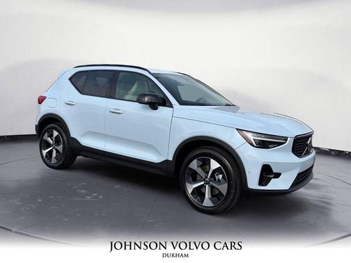 2026 Volvo XC40 Plus, B4 FWD Gas (mild hybrid), Dark