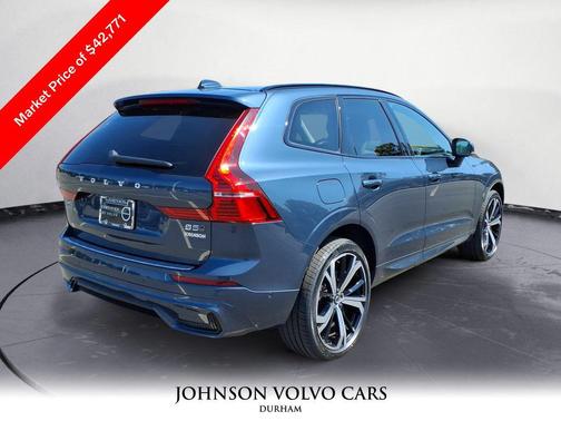 2023 Volvo XC60 B5 Ultimate Dark Theme